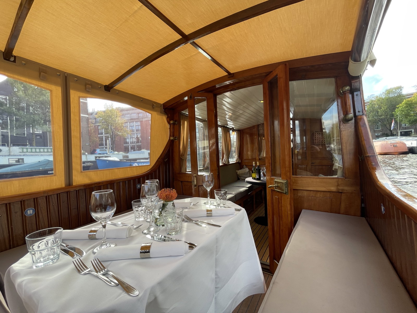 Großes Boot mieten in Amsterdam für 40 bis 90 Personen