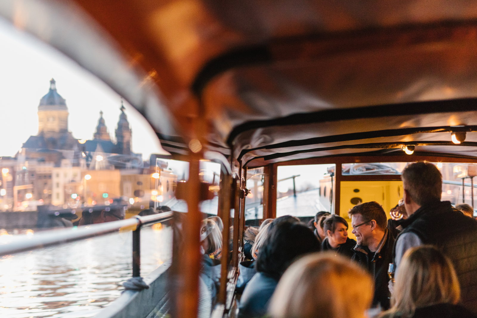 Salonboot mieten in Amsterdam: was es ist und was es kostet