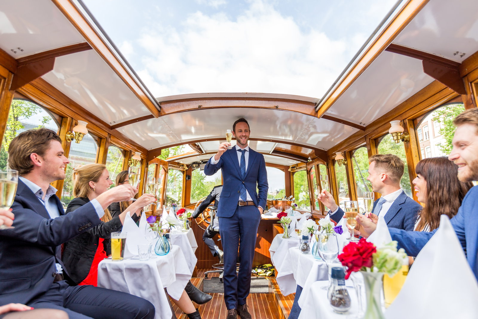 Was kostet eine Grachtenfahrt mit Essen in Amsterdam?