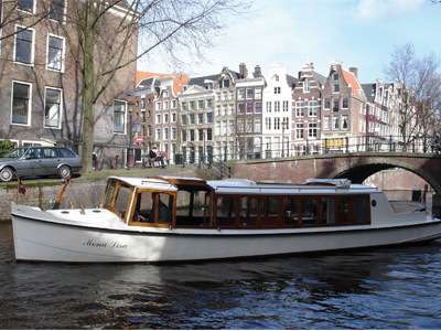 houseboats monalisa group of A Mona 25 Amsterdam persons Rent Lisa via Canal Boat Rent boat houseboats monalisa group of A Mona 25 Amsterdam persons Rent Lisa via Canal Boat Rent boat