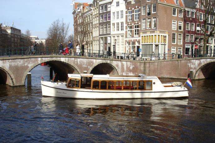 monalisa houseboats of group via Lisa boat Rent Amsterdam A 25 Rent Boat persons Mona Canal monalisa houseboats of group via Lisa boat Rent Amsterdam A 25 Rent Boat persons Mona Canal